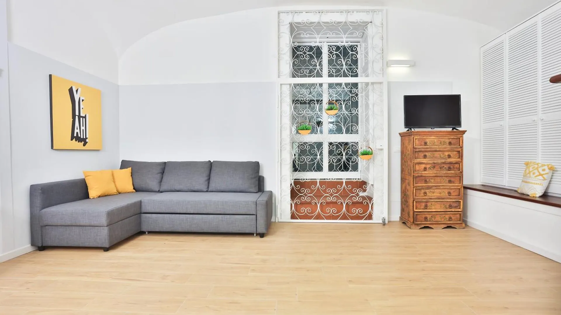 Urban Living In Chiaia - Close To Grenoble Apartment Naples