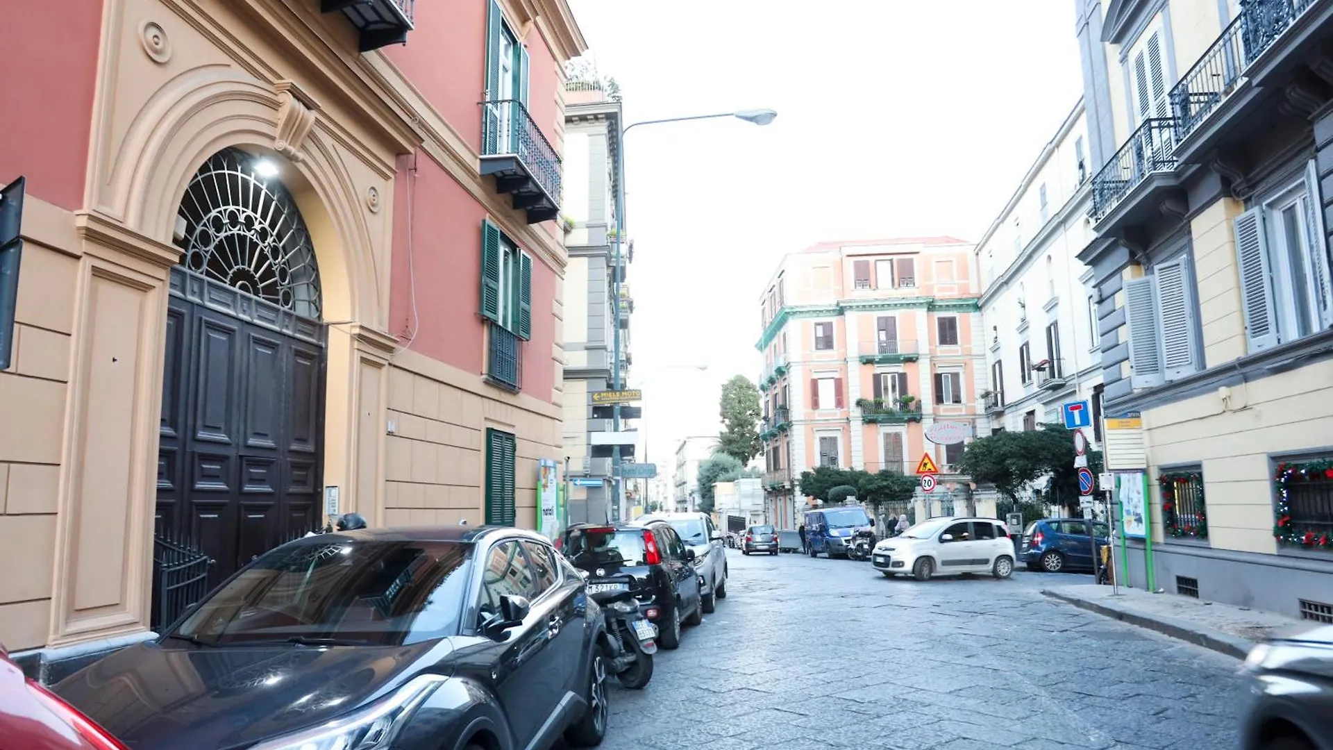 Urban Living In Chiaia - Close To Grenoble Apartment Naples