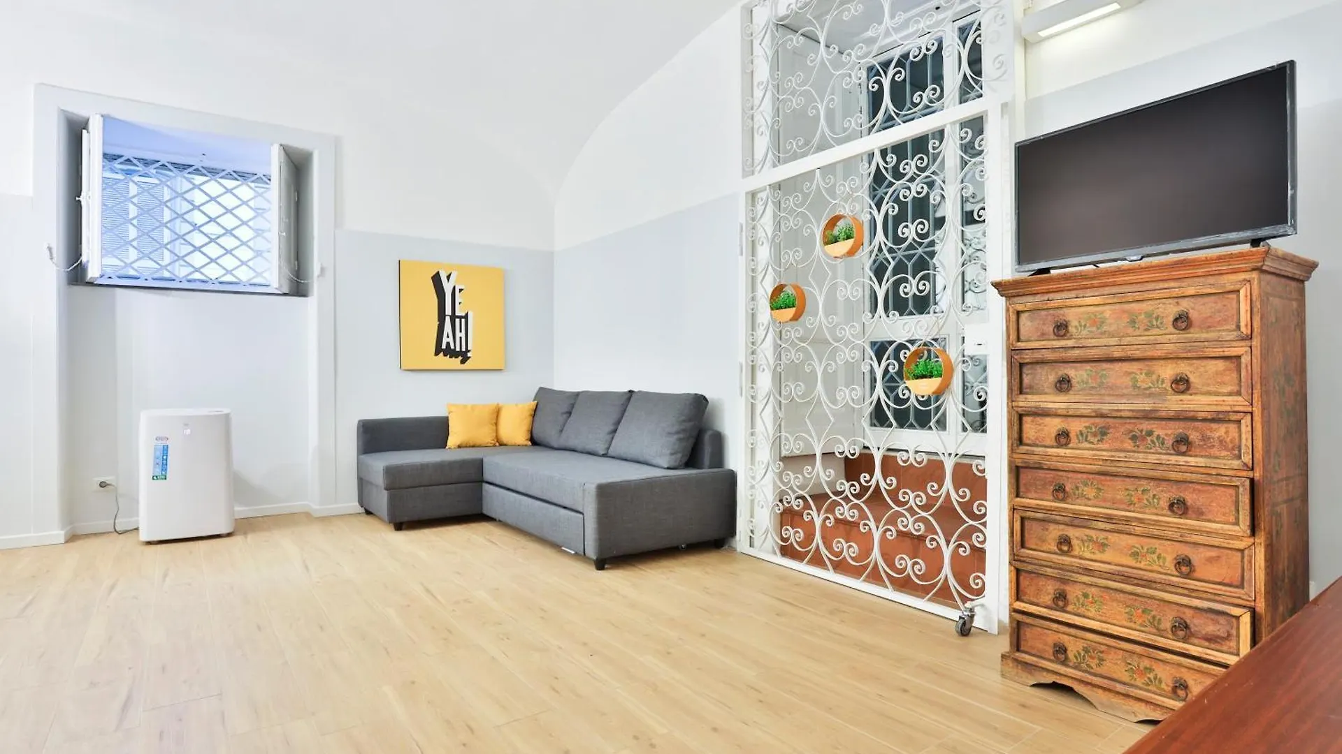 Urban Living In Chiaia - Close To Grenoble Apartment Naples