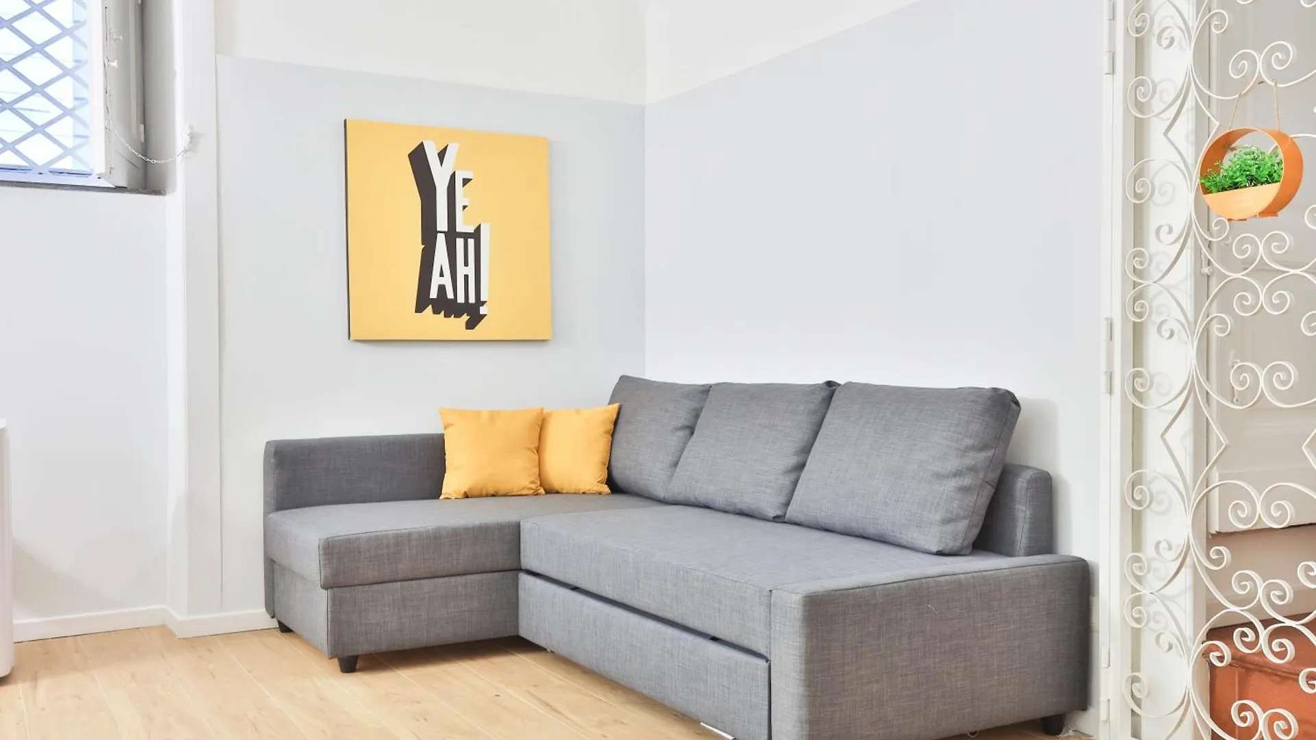Urban Living In Chiaia - Close To Grenoble Apartment Naples Italy