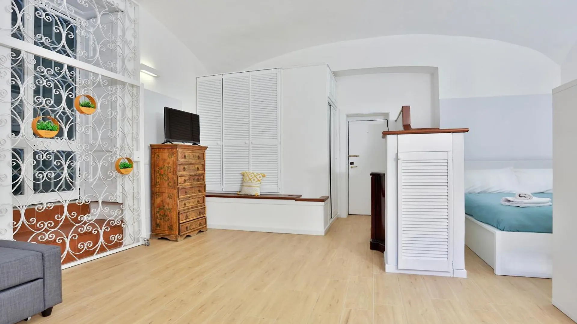 Urban Living In Chiaia - Close To Grenoble Apartment Naples 0*,  Italy