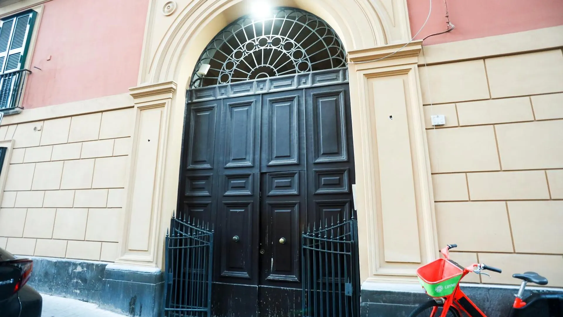 Urban Living In Chiaia - Close To Grenoble Apartment Naples